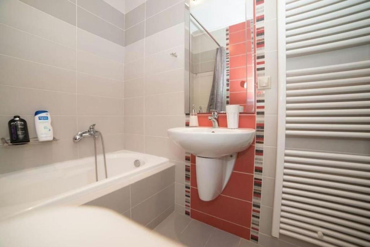 Significant View, Close To Center With Parking Appartement