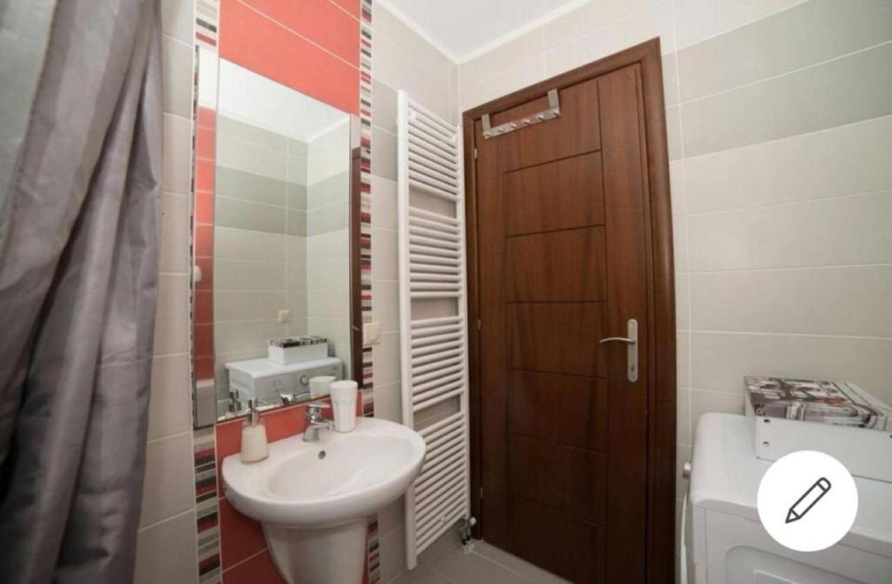 Significant View, Close To Center With Parking Appartement *